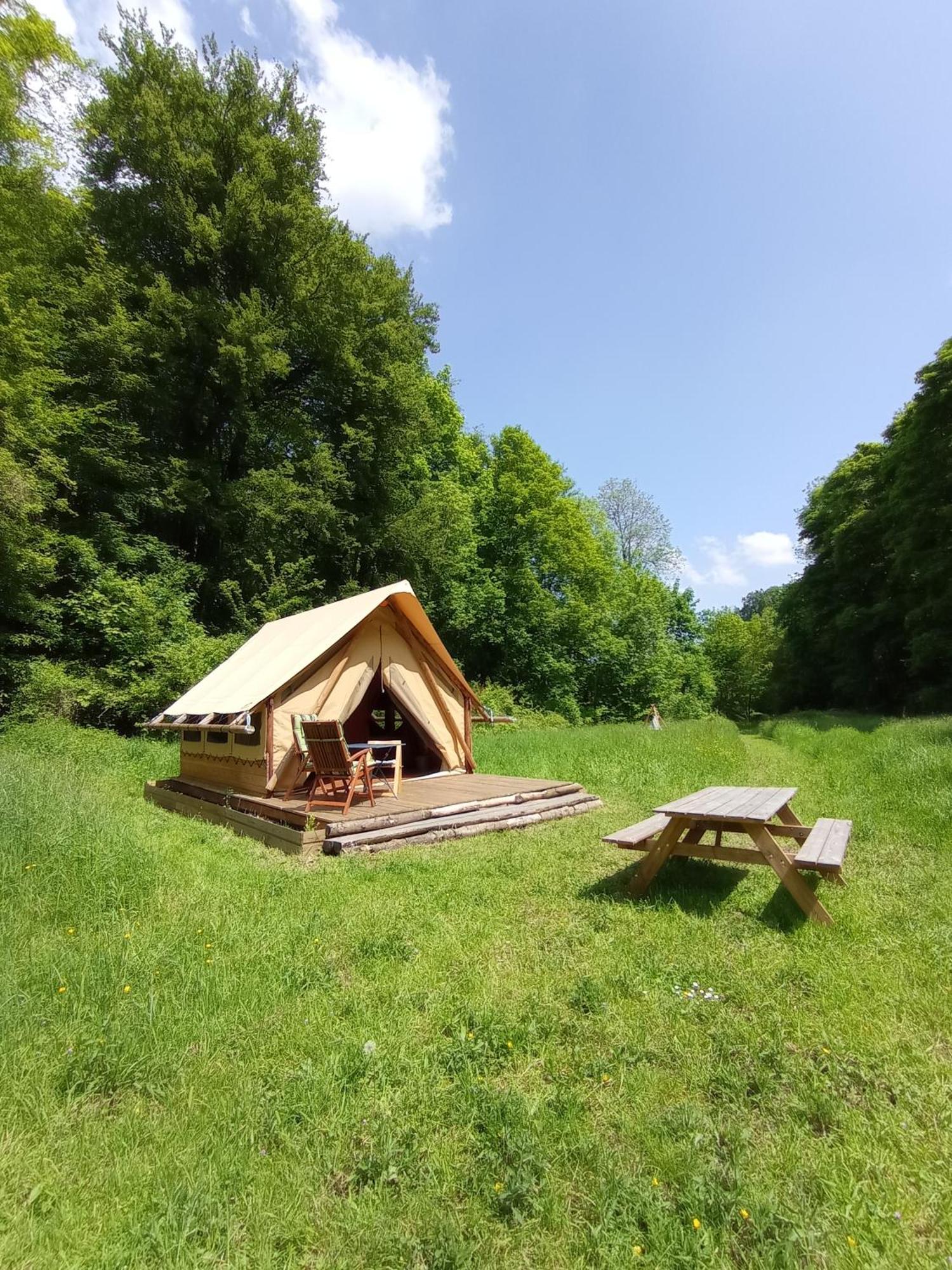 Chez Tombivouac Pierrefonds Exterior foto