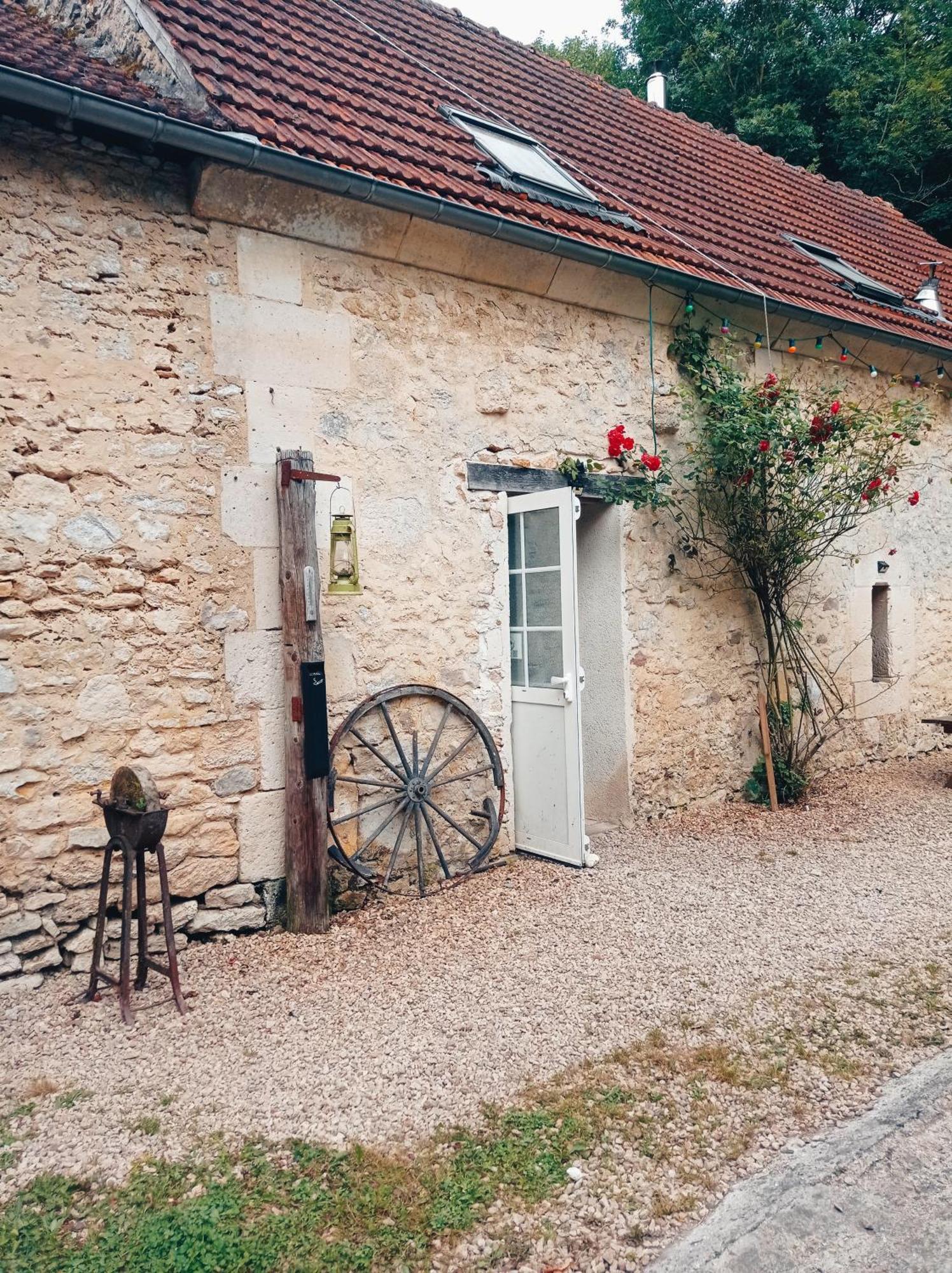 Chez Tombivouac Pierrefonds Exterior foto