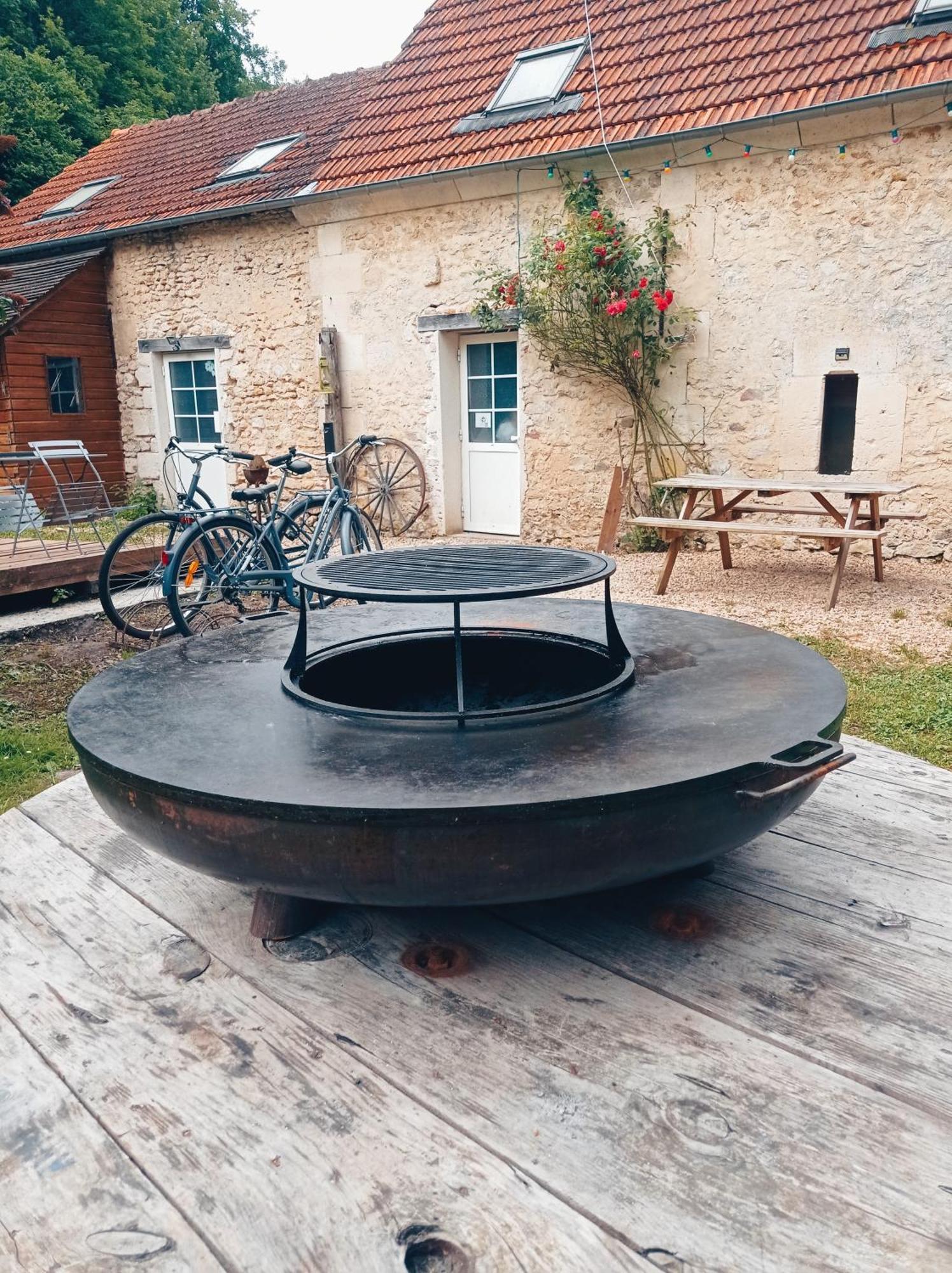 Chez Tombivouac Pierrefonds Exterior foto